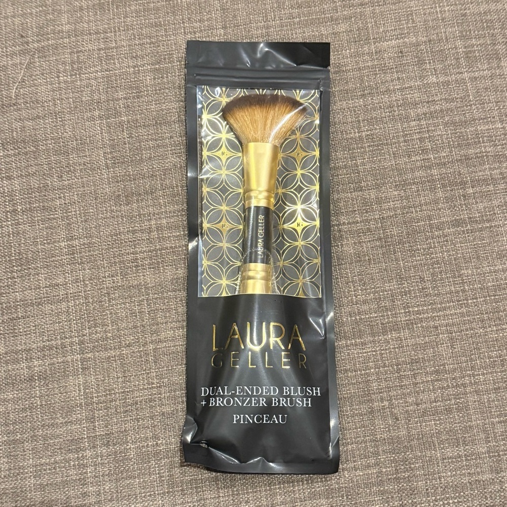 NEW Laura Geller Dual-Ended 2-in-1 Beauty Makeup Brush - Blush & Bronzer ends
